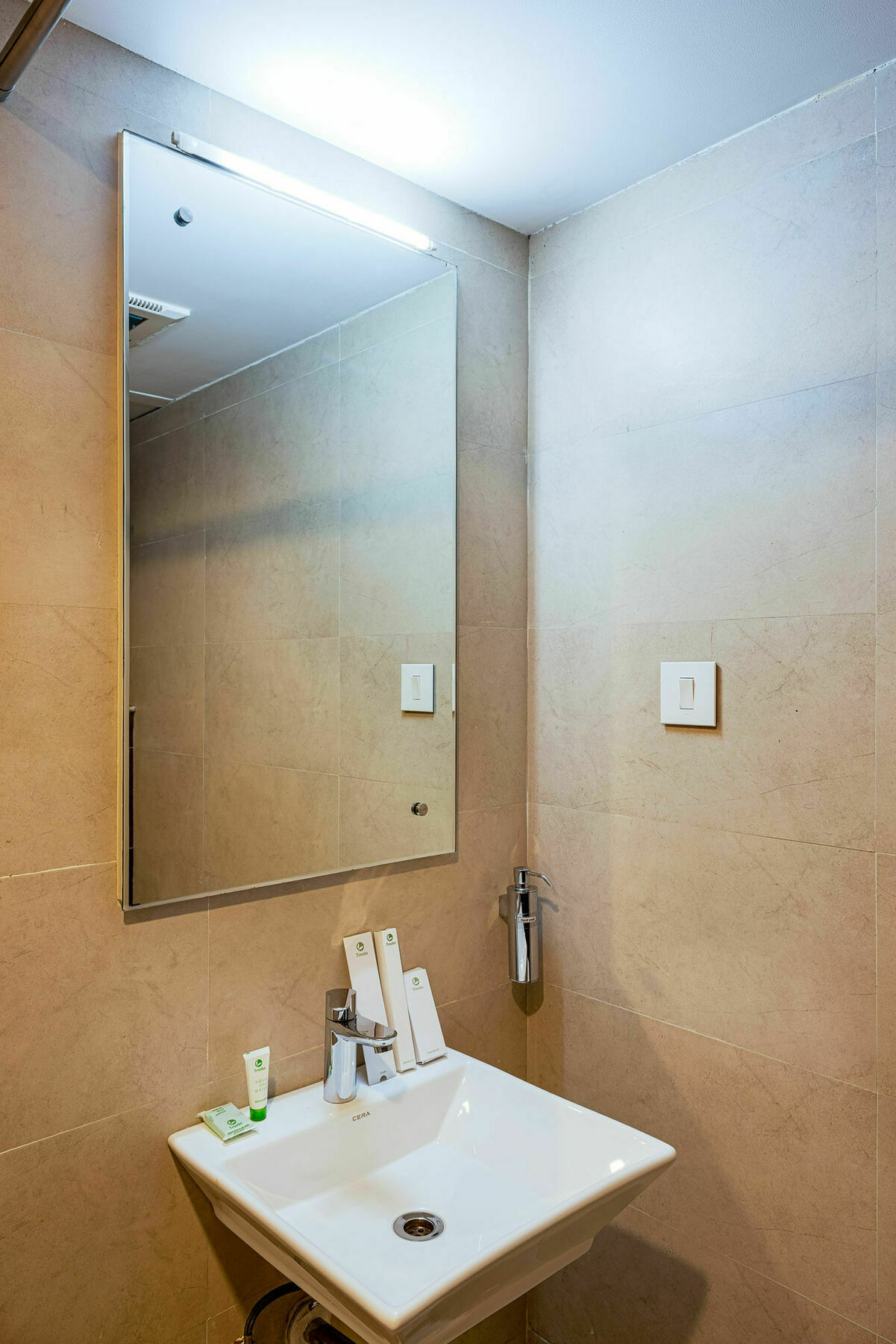 Hotel Treebo Fourth Avenue Chennai Zewnętrze zdjęcie