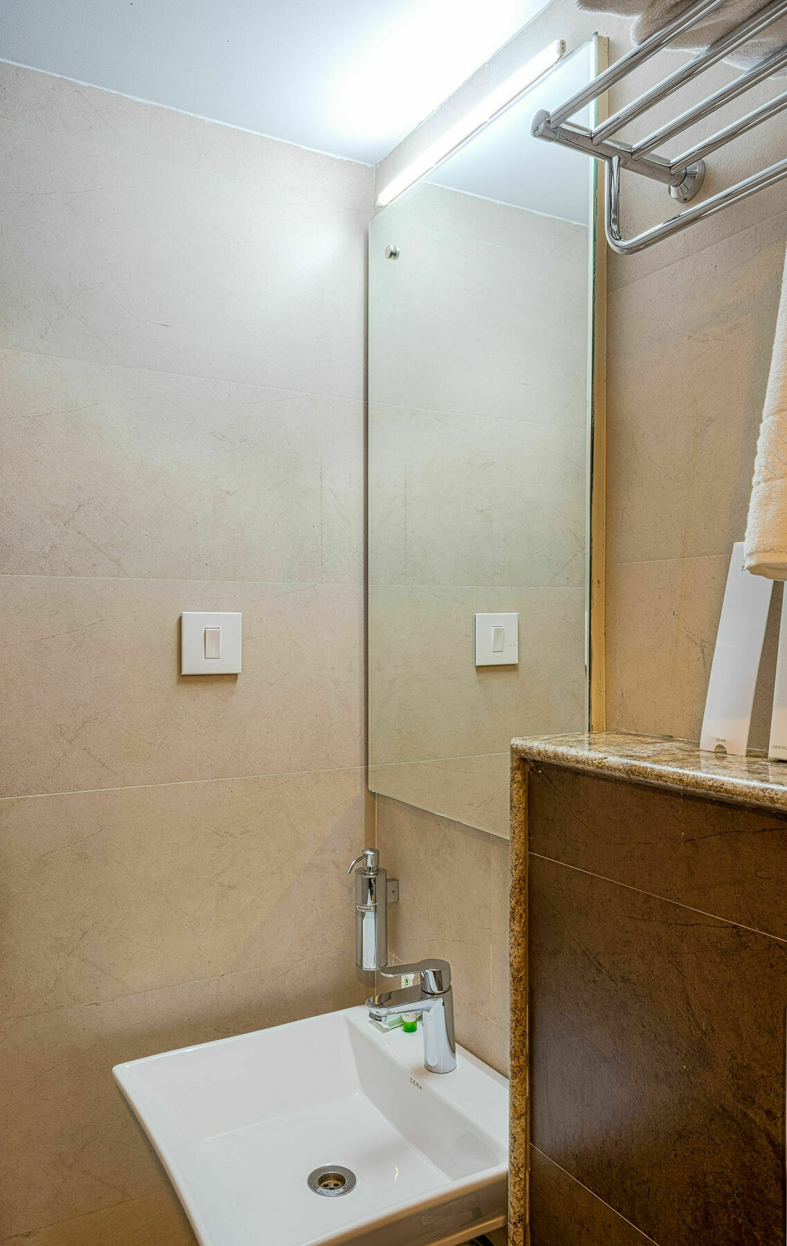 Hotel Treebo Fourth Avenue Chennai Zewnętrze zdjęcie